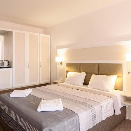 Pasha Apartments Pantai Sunny Bagian luar foto