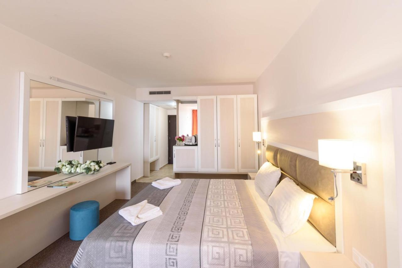 Pasha Apartments Pantai Sunny Bagian luar foto